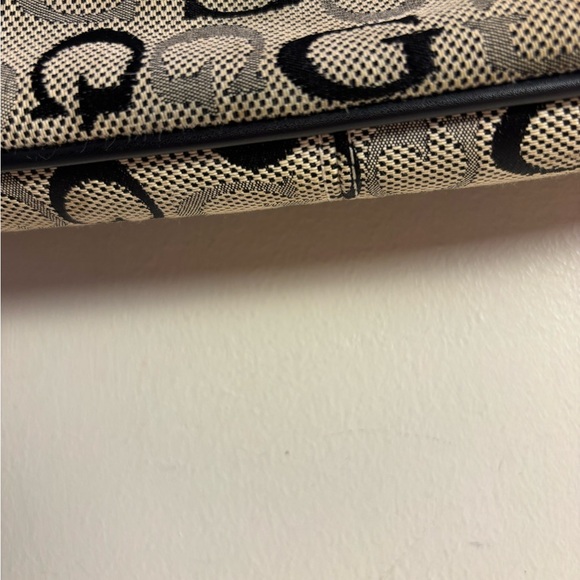 G by Guess Y2K Shoulder Bag w/ Multiple Zippers & Signature Print - Picture 11 of 16